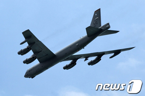 軍, B-52 폭격기 등 美 전략자산 한반도 전개 검토(상보)