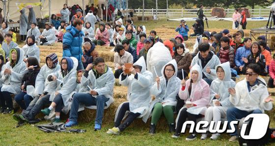 평창 하늘목장 대장부 콘서트 관람객 북적