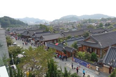 오감을 만족시키는 한옥마을 맛집 전주 ‘기와’ 연일 북새통