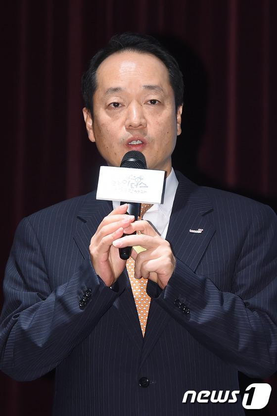 인사말 전하는 강신웅 티캐스트 대표