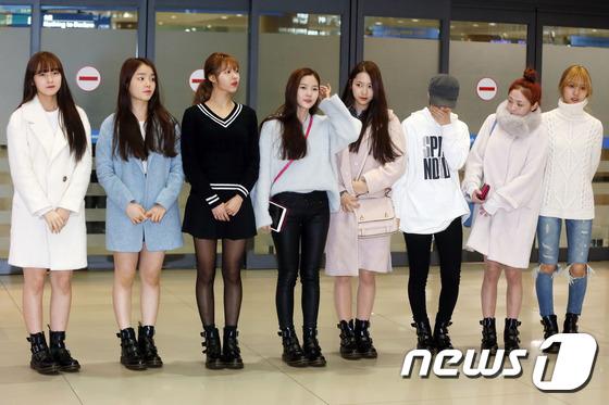 美 공항 억류 오마이걸 귀국