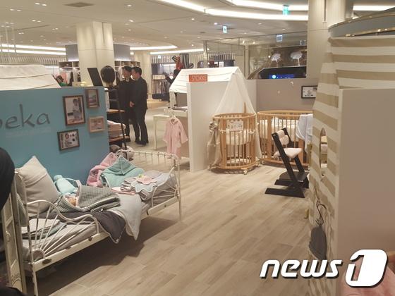 [르포]신세계강남점 전문관 특화…만져보고 사용도 해보고