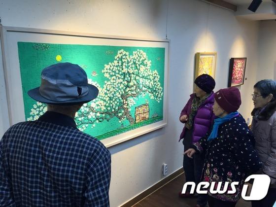 꽃보다 커피…울산 최초 노인 바리스타 카페 가보니