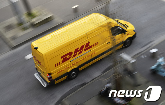 로젠택배 인수전, 세계 1위 물류회사 DHL 참여