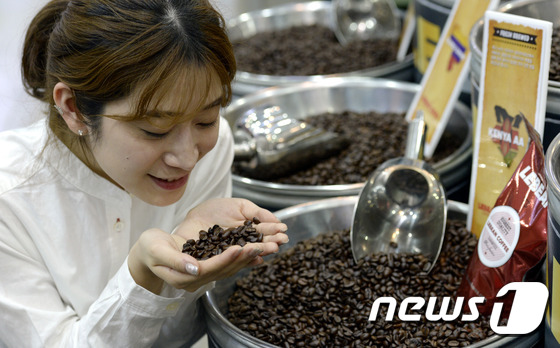 커피 원두 향에 빠지다
