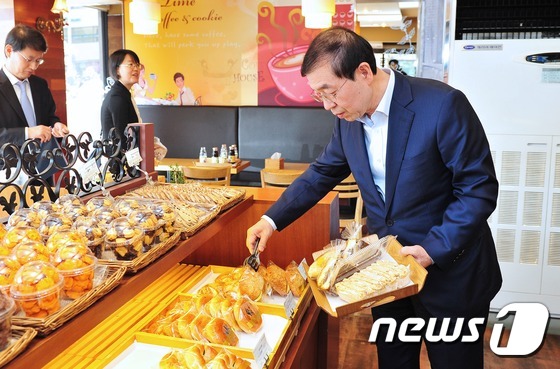 동네빵집 방문한 박원순 서울시장
