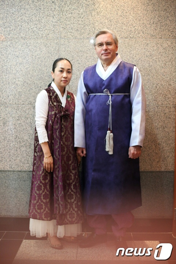 함은정 한복 홍보대사, 국내외 오가며 한복 알리미 톡톡