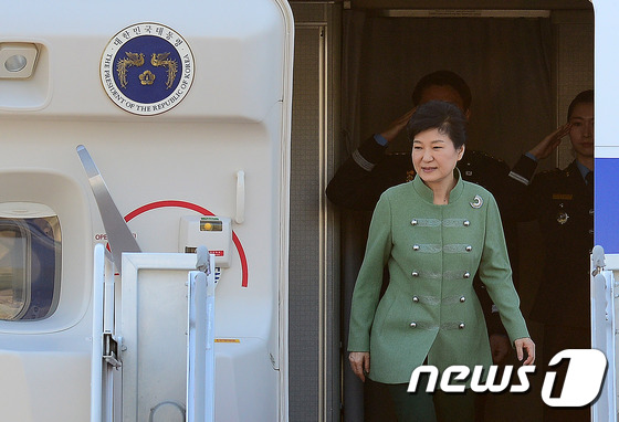 이란 국빈 방문 마친 박근혜 대통령