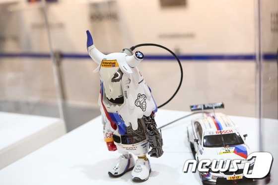 핸즈인팩토리의 BMW와 컬래버레이션한 작품