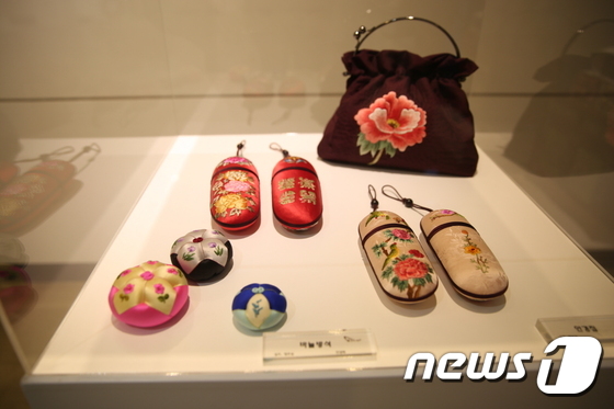전주 한국전통문화전당서  韓-·佛 자수교류전