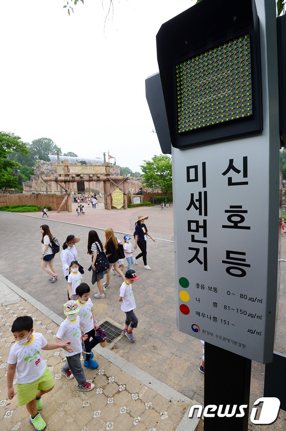 미세먼지 신호등이 알려주는 실시간 미세먼지