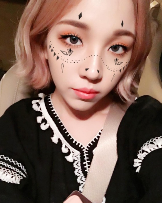 백아연, 갑자기 생긴 쌍꺼풀 신기방기