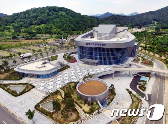 [단신]밀양아리랑아트센터 9월 1일 개관…총사업비 458억 투입