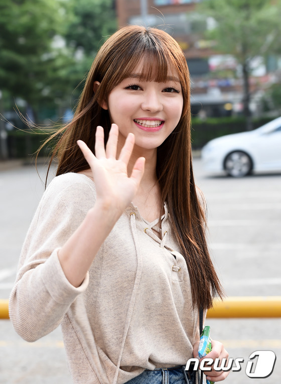 오마이걸 유아, 그녀가 웃어요~