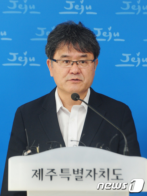 돼지 열병 브리핑하는 박봉균 본부장