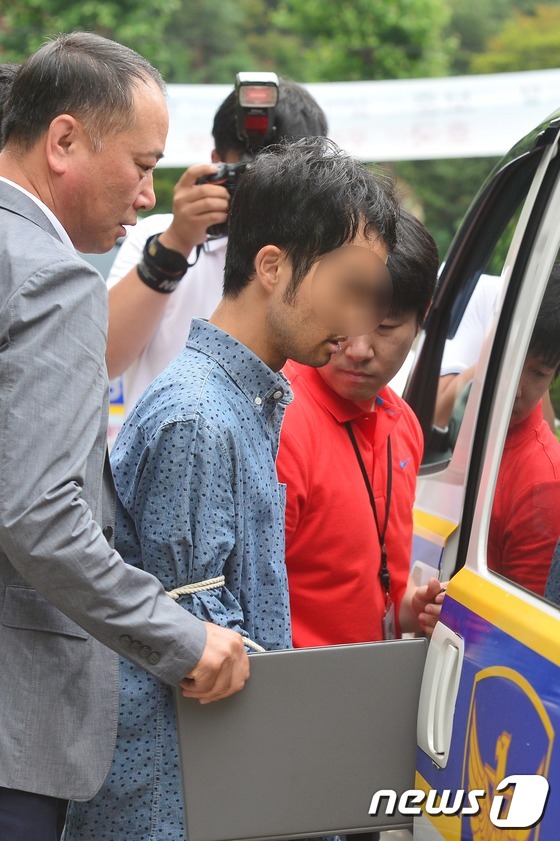 영장실질심사 받는 '교대역 흉기난동' 남성