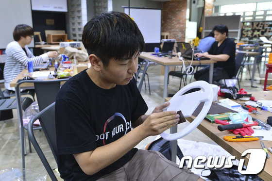 32시간동안 만드는 자동차 부품