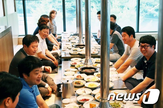 정찬민 용인시장 ‘도시락 情모’…직원과 허물없는 ‘대화’