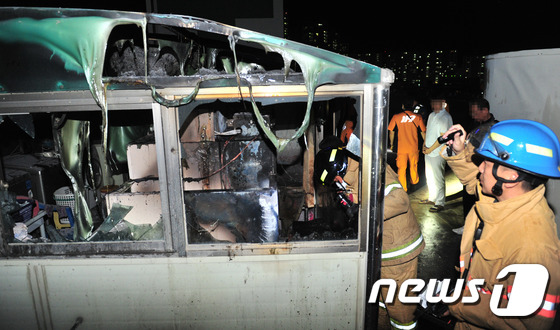발화지점 찾는 119대원들