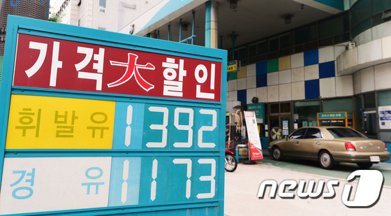 휴가철 맞아 기름값 하락