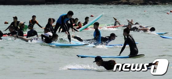 더위엔 서핑
