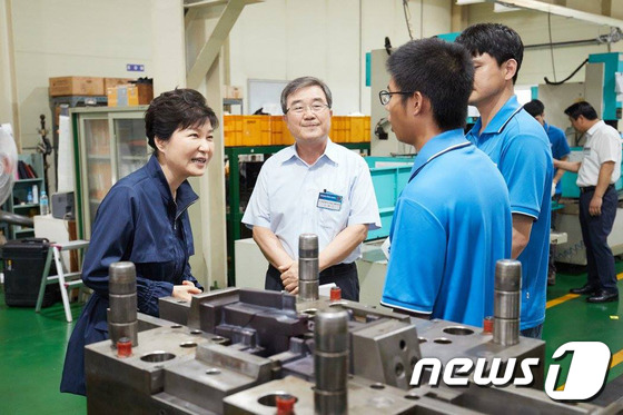 재학생 학습근로자들 이야기 듣는 대통령