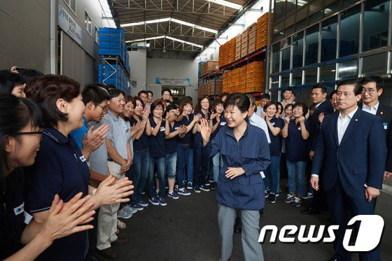 박근혜 대통령, 산학일체형 기업현장 방문
