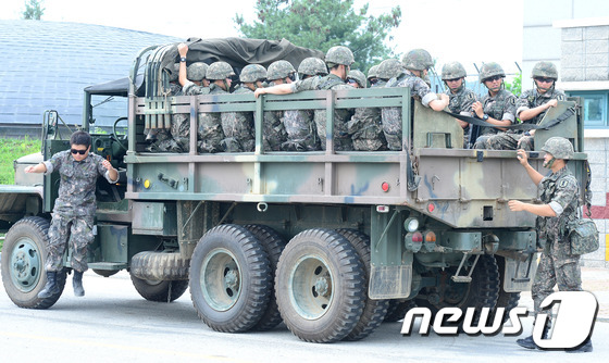 북 장사정포 공격대비 훈련 참가하는 군
