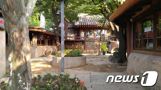 檢, 불법영업 100억대 수익 봉주르 비호세력 밝히기 주력