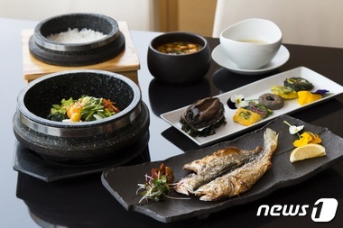 한식뷔페·한국식 라면 열풍…전통요리 상품화 초점