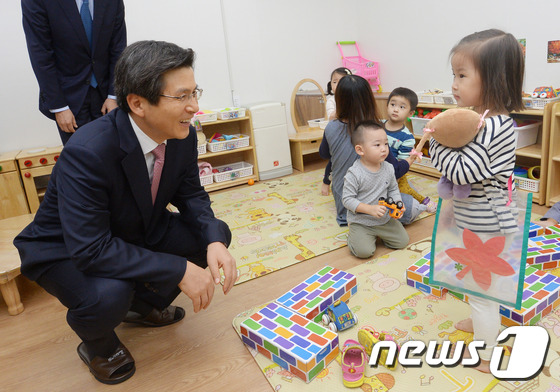 황교안 총리 아이의 눈높이에서