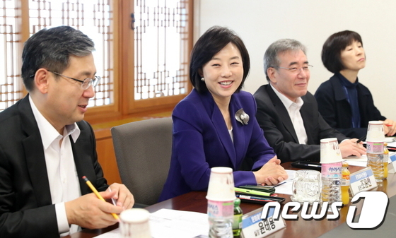 조윤선 장관 日콘텐츠 시장 진출 애로사항 해소할 것