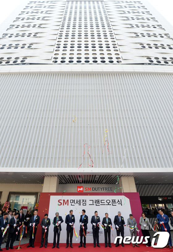 돌파구 찾는 중소중견면세점, 하나투어 SM면세점 맛집 접목하나
