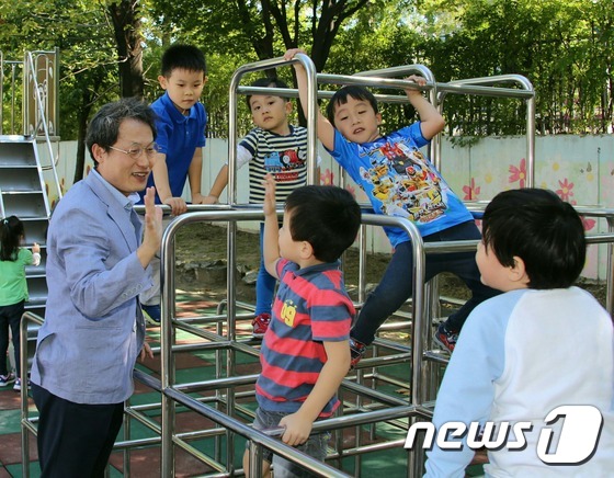 조희연 서울시교육감 10일 명일유치원 인성교육 참여