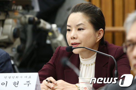 질문에 답하는 이현주 컨설팅회사 대표