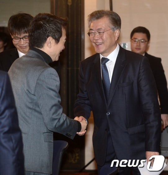 오늘 같은자리에서 만난 문재인 안철수 손학규 남경필 | 인스티즈