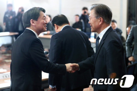 오늘 같은자리에서 만난 문재인 안철수 손학규 남경필 | 인스티즈