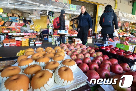 설 앞두고 과일값 들썩