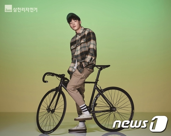 “류준열, 2년 연속 삼천리자전거 얼굴 되다”