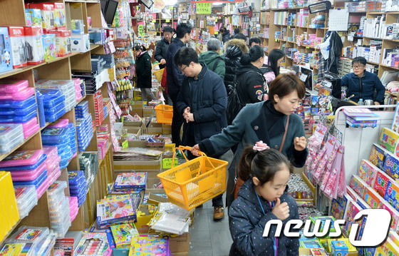 새학기 앞두고 분주한 창신동 문구완구시장
