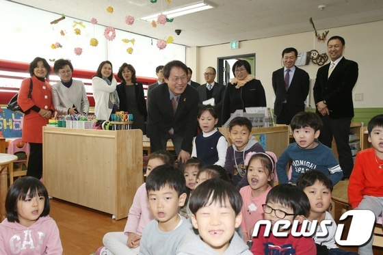 수업 참관하는 조희연 교육감
