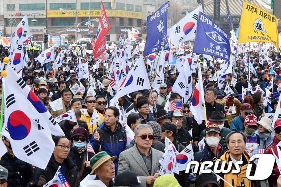 íê·¹ê¸° ì§í "ì´ì  ììâ¦êº¼ì§ì§ ìì"â¦ëíë¬¸ ì ëê·ëª¨ ì§í