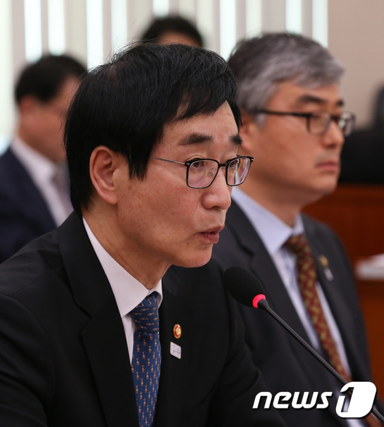 이화여대의 정씨 입학 대가성 특혜 부인하는 이준식 장관