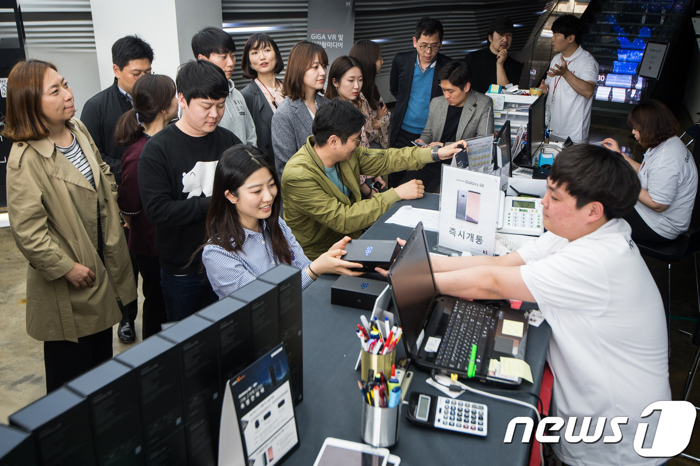 갤럭시 S8 사러 왔습니다