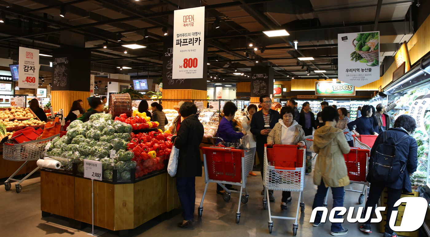 롯데마트 양평점 개점 1층에 도심 숲 배치