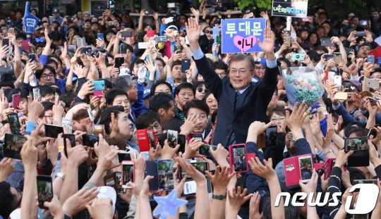오늘자 문재인 의정부유세 플카들.JPG | 인스티즈