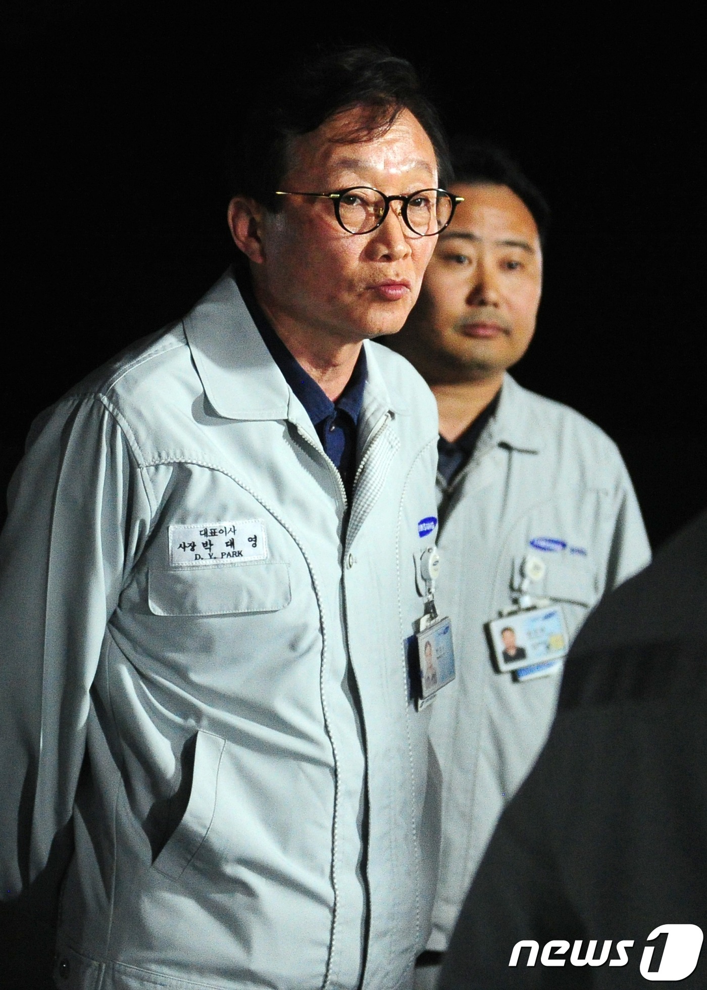 유가족 항의에 옥상으로 올라간 박대영 삼성중공업 사장