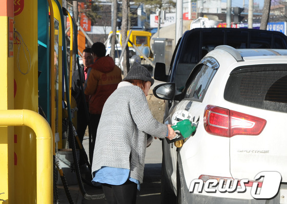 안하나 못하나...셀프주유소 20% 시대 모바일 포인트 적립 뒷전