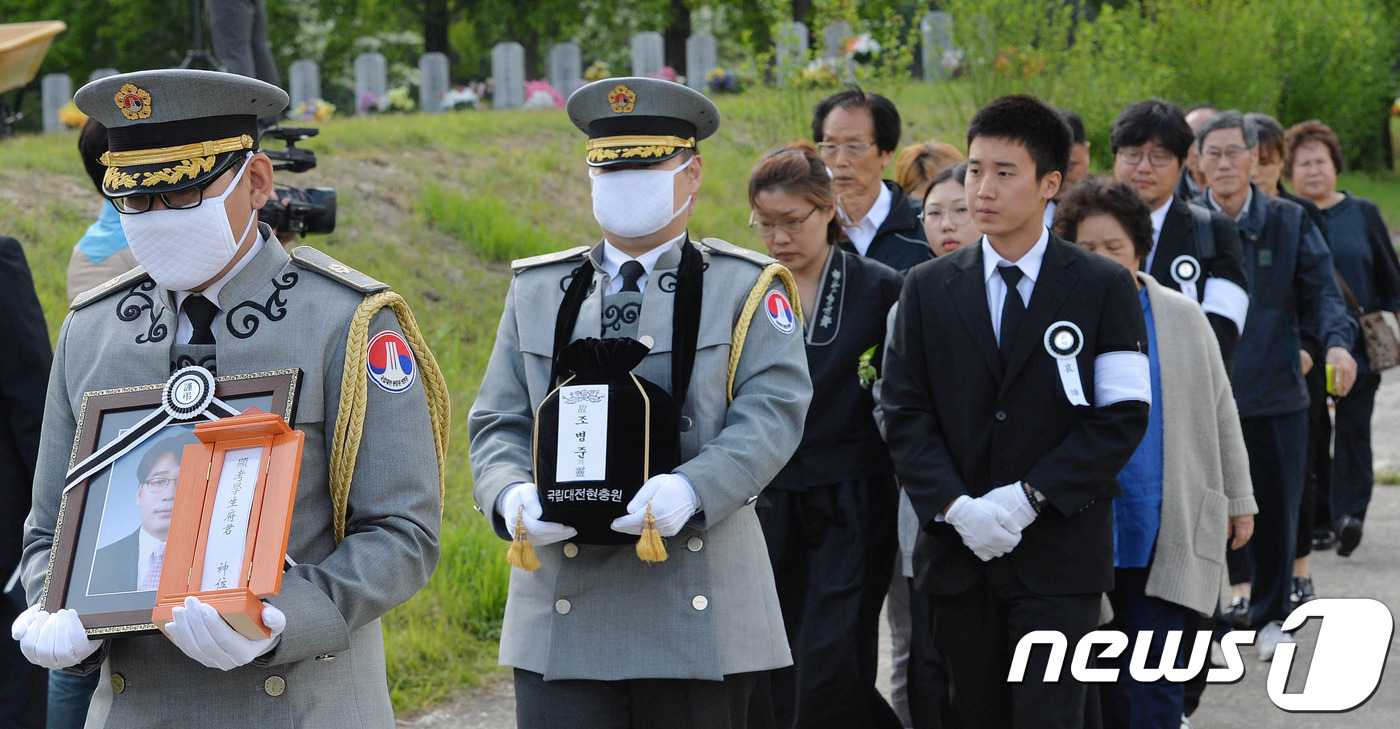 ‘故 조병준 산림항공 검사관 떠나보내며’