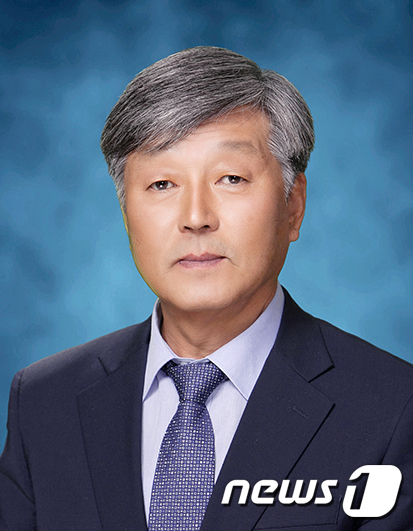 송승환 창원 사파고 교장, 창원교육장에 최종 선발